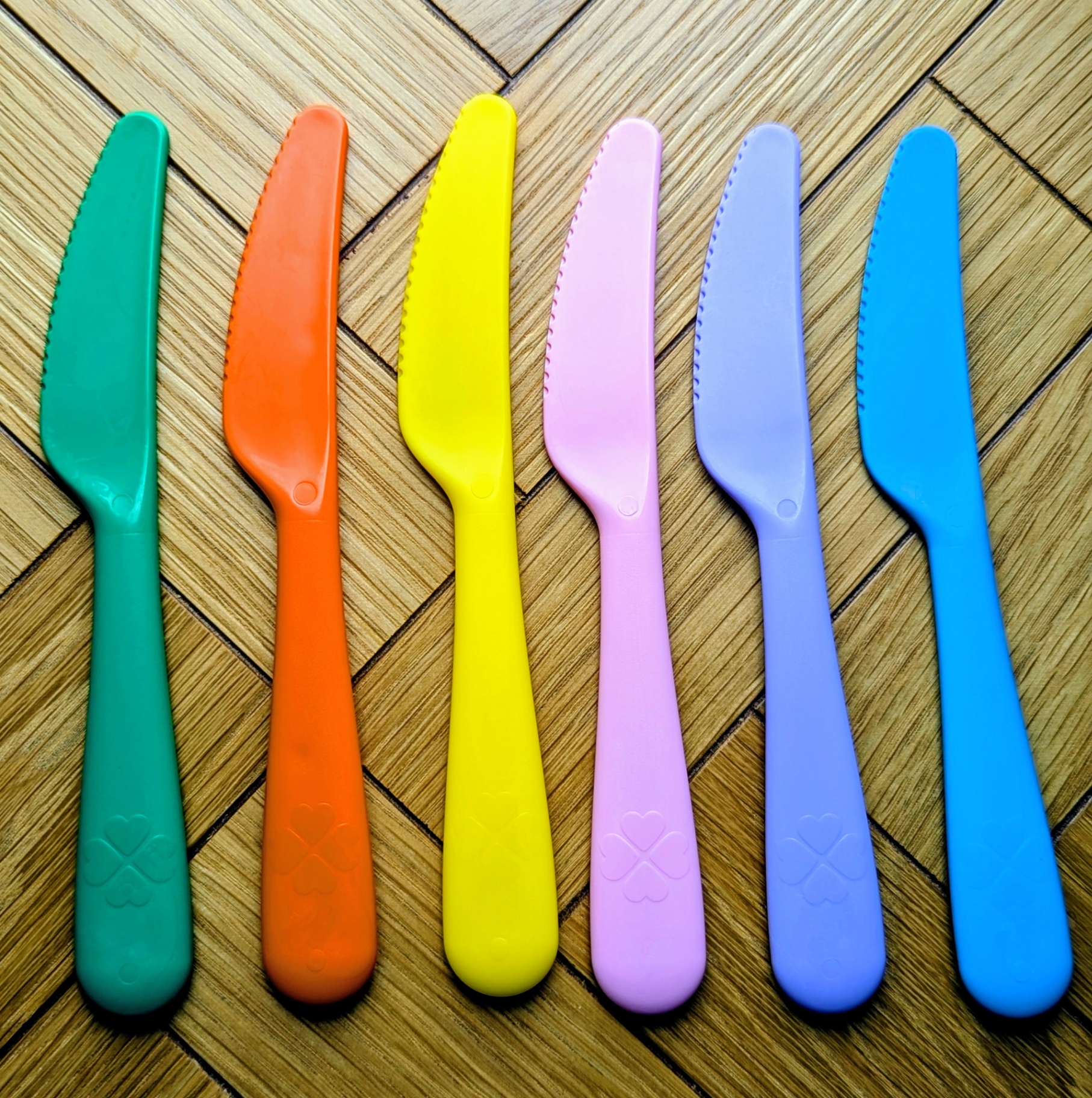 Rainbow reusable knives
