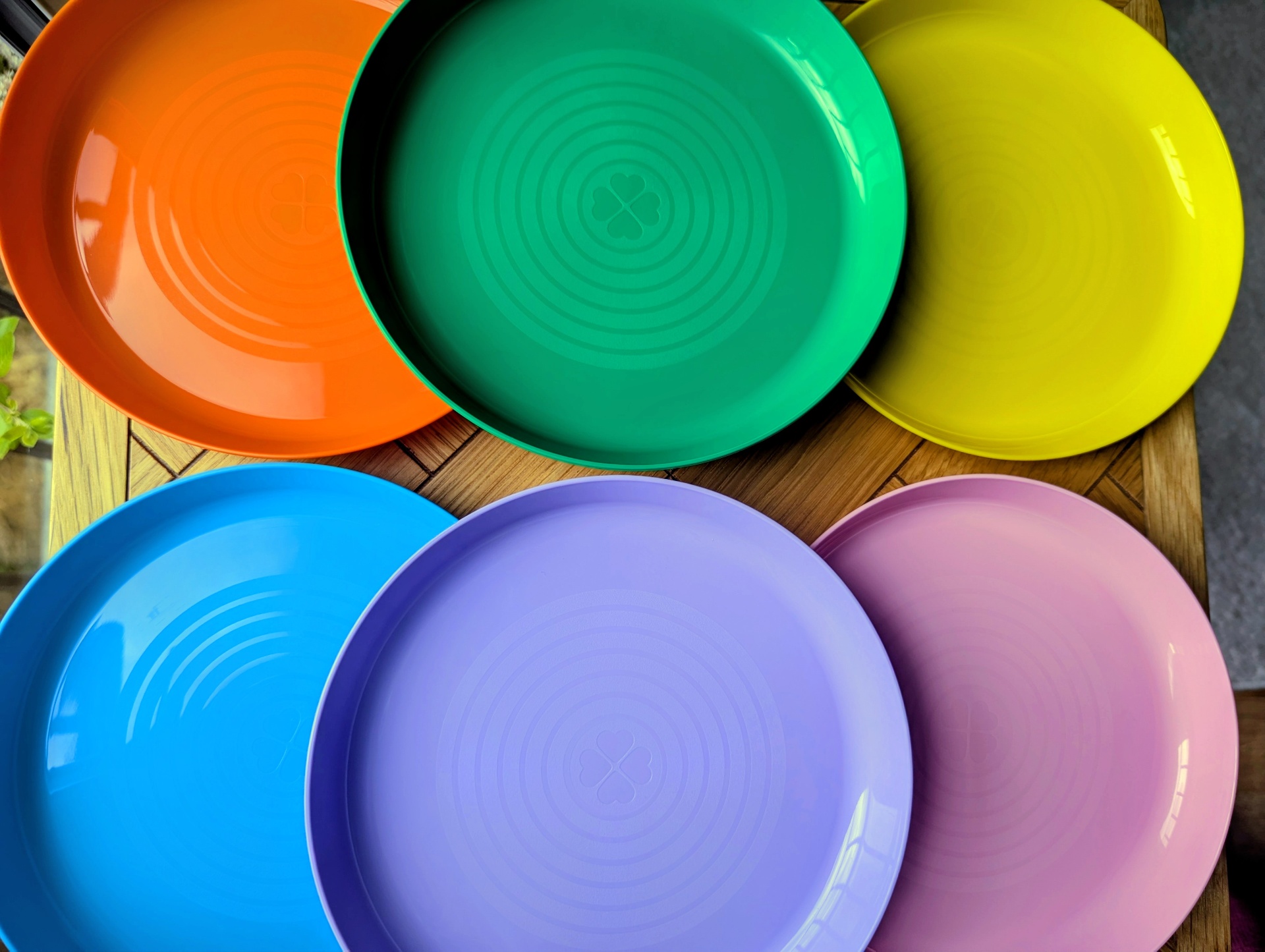 Rainbow reusable party plates
