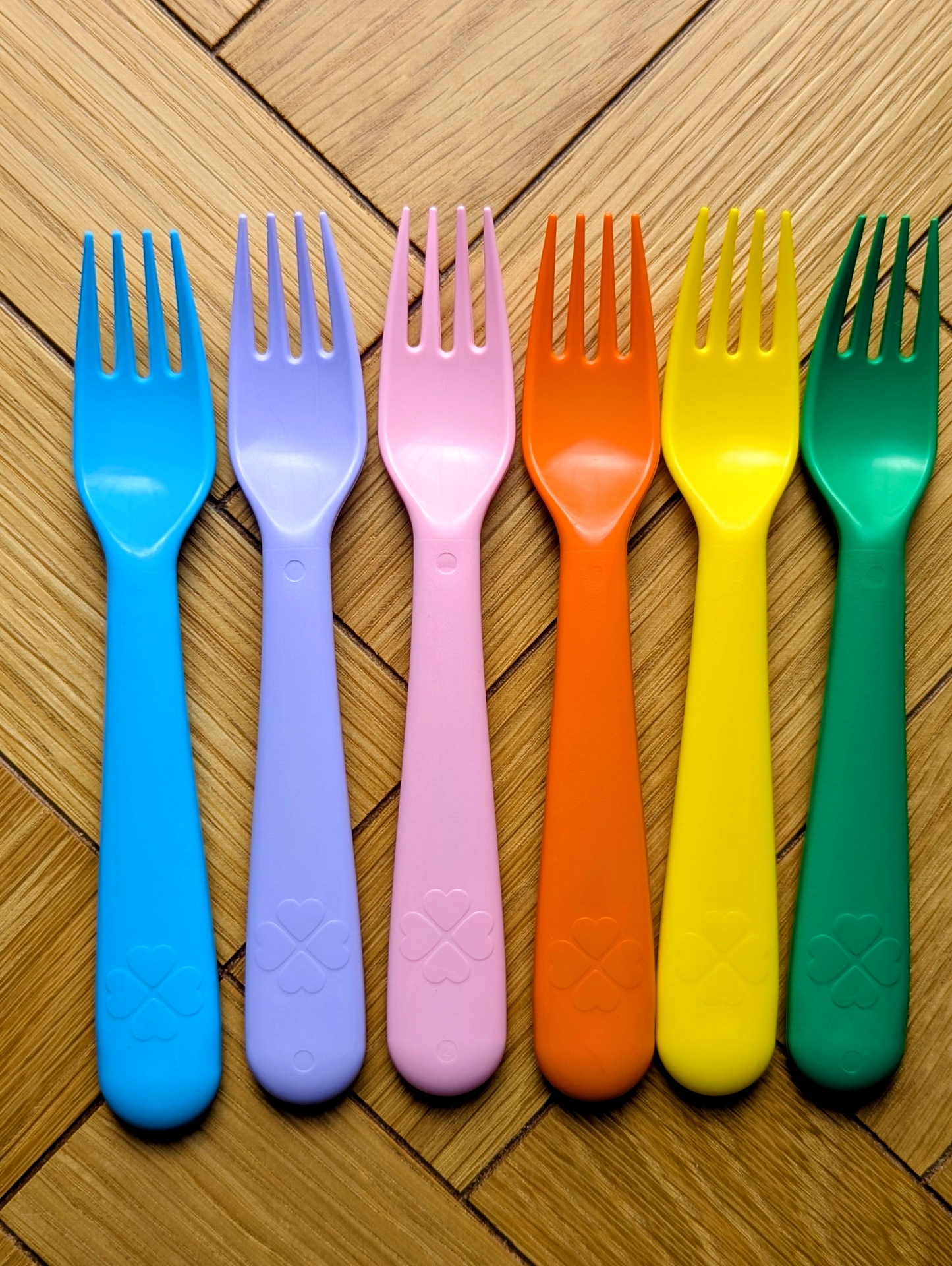 Rainbow forks in a row